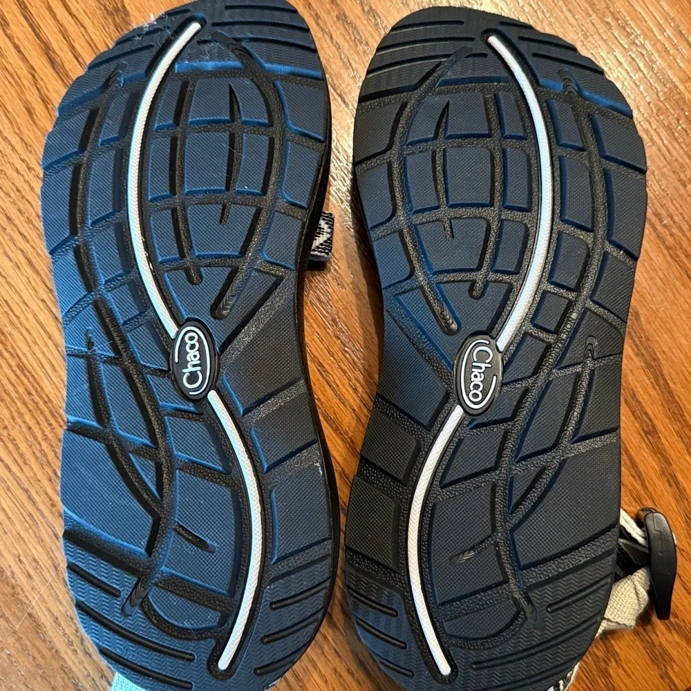 Women’s Chaco z2 Chevron Strap Sandals - Black and White Size 8 - Picture 4 of 5